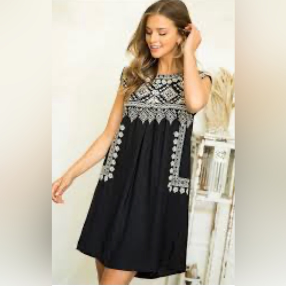 NWT THML Sayulita Embroidered black shift dress, size XS